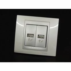 SCHNEIDER ELECTRIC Prise Double USB Encastré Version Luxe Blanc / Aluminium Complete Avec Support Et Plaque UNICA Schneider 6 SCHNEIDER ELECTRIC Prise Double USB Encastré Version Luxe Blanc / Aluminium Complete Avec Support Et Plaque UNICA Schneider -SCHNEIDER ELECTRIC Soldes 23042842 3