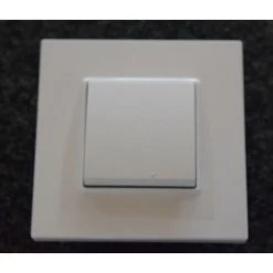 SCHNEIDER ELECTRIC Poussoir 16A 1NO (1F) 250V Blanc Antibactérien Encastré Complet Avec Support Et Plaque ALTIRA Schneider ALB47060