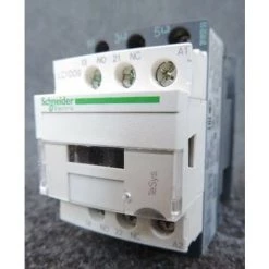 SCHNEIDER ELECTRIC Contacteur 3P Contact 3F (3NO) AC-3 440V 9A Bobine 500V CA TeSys LC1D SCHNEIDER LC1D09S7