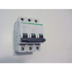 SCHNEIDER ELECTRIC Disjoncteur Moteur 40A 3P Courbe MA 15…40kA 480A Magnetique Max 440V C60LMA (remplacé Par A9F90340) SCHNEIDER 26370