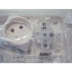 SCHNEIDER ELECTRIC Prise 2P Sans Terre Blanche A Eclipses De Securité (embase + Enjoliveur) ALREA SCHNEIDER ALB61270