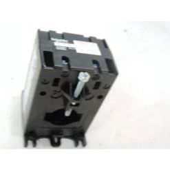 SCHNEIDER ELECTRIC Transformateur Intensité Mixte DIN 250A/5A Câble 22mm Max Et Barre 10x30mm Type E CT PowerLogic SCHNEIDER METSECT5ME025