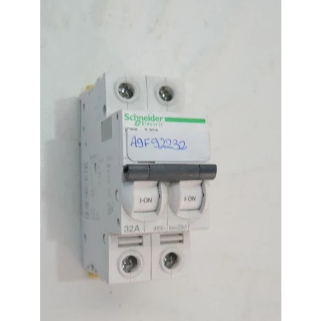 Disjoncteur 32A 2P Courbe Z (circuits électroniques) 20kA IC60L SCHNEIDER ELECTRIC A9F92232 1 Disjoncteur 32A 2P Courbe Z (circuits électroniques) 20kA IC60L SCHNEIDER ELECTRIC A9F92232